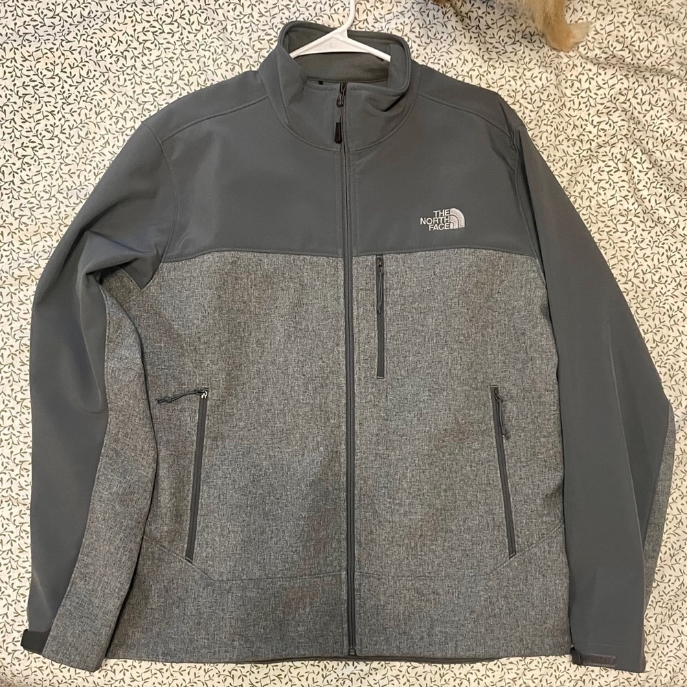 *Mint Condition* Men’s North Face Apex Jacket Grey/Heather Grey Size Large.